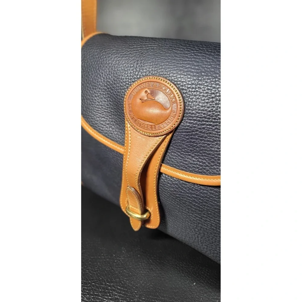 Vintage Dooney & Bourke Green Leather Equestrian Crossbody Medium Essex Purse !!